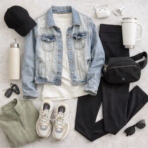 Aeropostale Women's Light Blue Denim  jean Jacket size large